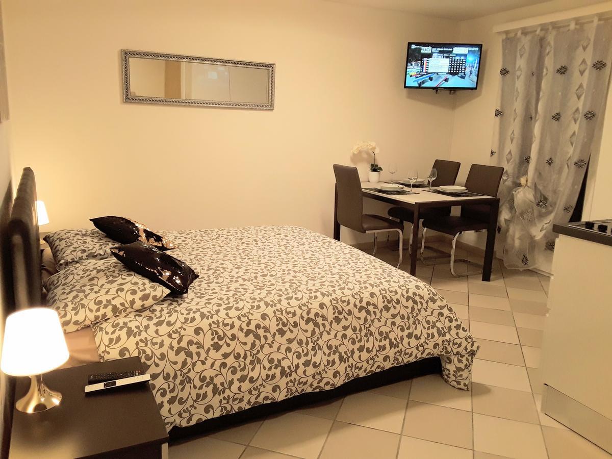 Holidays Homes Il Folletto Quartino Exterior foto